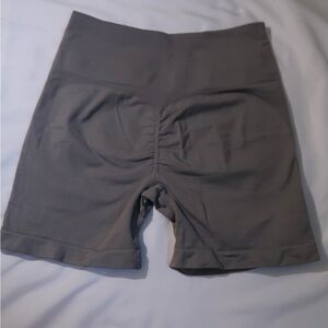 Like new, small Yeoreo grey short